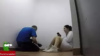 التكييف معطل وعامل الصيانة زبره كبير