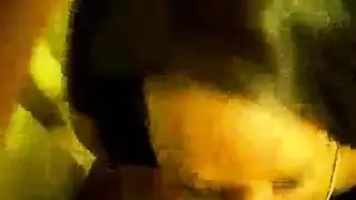 جارتان سحاقيتان تمارسان الجنس بحماس في خيال ثلاثي مثير