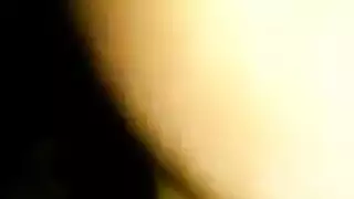 تنورة صغيرة وجماع جماعي: ليزا آن في فيلم إباحي جماعي