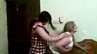 عاهرات عربيات سكرانيات يلعقن فرج بعض