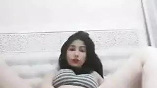 عاهرة مغربية تتفنن على زب كبير مع أصوات اختناق