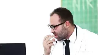 فتيات يلعبون بكسهن مع تلميذ المدرس بيضاء