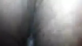 ثنائي جامح: فتاتان ووحش في فيلم إباحي صريح