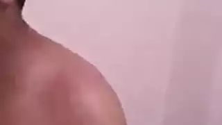 مصرية مثيرة تمارس جنس صعب مع عربي وسيم في الحمام