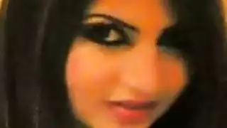 راقصة بطن ساخنة تحصل على قذف داخلي بعد العرض