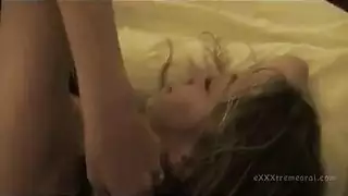 أب يفتح بنتو القاصر