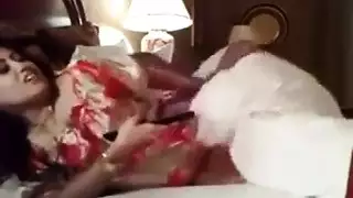 إباحية الليلة الأولى: عروس عربية ساخنة تُدمر في ليلة زفافها