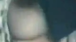 ليالي عربية: خادمة مقنعة تمص وتكشف عن أثدائها الكبيرة