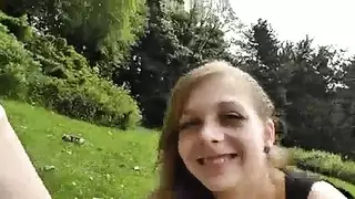 عدة عاهرات مخنثات يتشاركن أذرع في مشهد أورجي مكثف