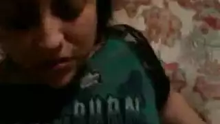 استمع إلى صرخاتها الشديدة أثناء النشوة