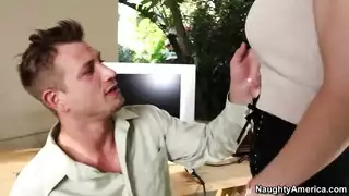 يجب أن يكون مارس الجنس القليل شخ عميق