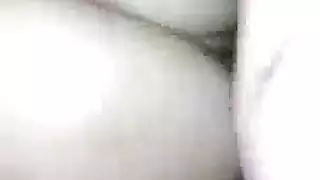 ربة منزل مثيرة تستمني بثدييها الكبيرين