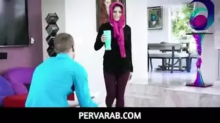فتحة شرج عربية طازجة يحشوها زوجها المستقبلي