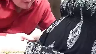 زوجه حامل وزوجها ينيجها ومص كسها