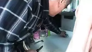 سكس الاب ينيك بنته الصغيرة وهي نإمة