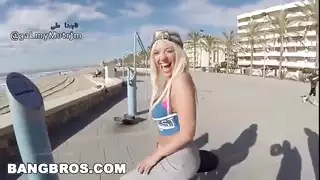 إباحية صريحة في العلن: مؤخرة وجسد فتاة إسبانية مثيرة يُستخدمان في فيلم إباحي مدفوع