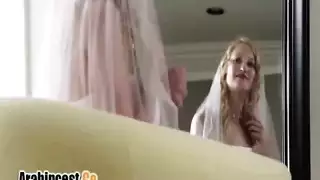 خداع يوم الزفاف: حماتة ساخنة تأخذ عذرية العريس