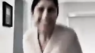 نجمة إباحية عربية تقدم مشهدًا صريحًا xxx