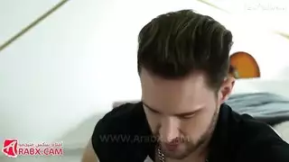 لم شمل الأم والابن: جلسة جماع عائلية صريحة مع أثداء ضخمة