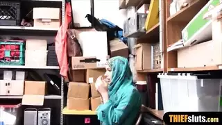 مراهق عربي منحرف يعاقب بجنس شرطي صارم