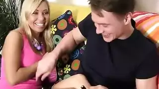 مضاجعة متعددة الرجال: الزوج الديوث يقذف وهو يشاهد زوجته تُضرب