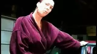 على ركبتيها الإيطالي أحزمة الرباط