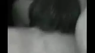 ربة منزل مكتنزة تصدم بقضيب ضخم نابض