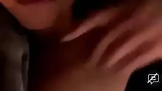 لاتينية مراهقة فاتنة تبرز ثديها الكبيرين المرتدين قبل أن تمارس الجنس