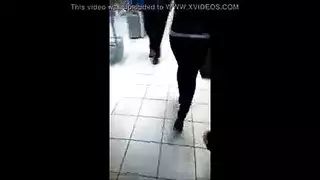 فرج عاري، أثداء كبيرة: نيك مكتبي قوي على الطاولة