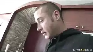 صراع المؤخرة: تحكيم علني لفتحات الشرج العارية