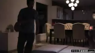 خيال تبادل الزوجات: أنجيلا وايت تشاهد، تثار، وتضاجع الزوج والزوجة