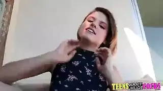لا مال، لا مشكلة مراهق ينكبه بقوة من الخلف