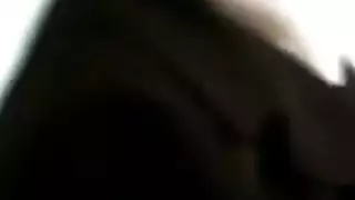 عاهرة المكتب المحجوبة تتعمق في الحلق للحصول على علاوة