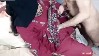 مهبل مراهقة عذراء؟ محلوق وجاهز لقضيب أبيض كبير