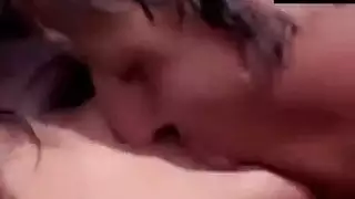 حركة الفم لسهير رمزي: مص الشفاه والقبلات الصريحة